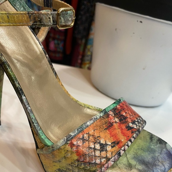 Stuart Weitzman platform heels - Picture 1 of 4